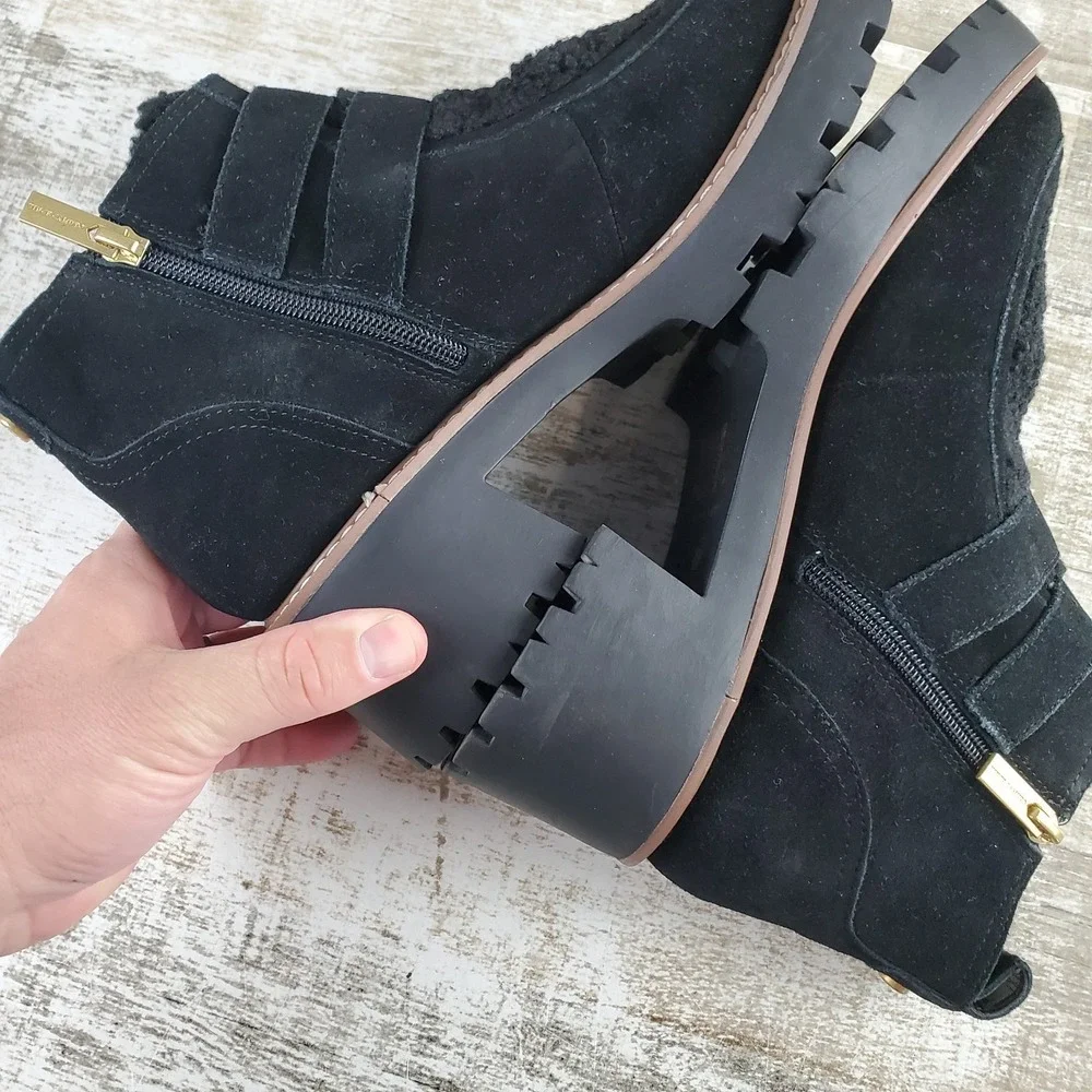 Vince‎ Camuto Destonny Cozy Womens Booties Sz 7 M Black Suede Buckle Block Heel